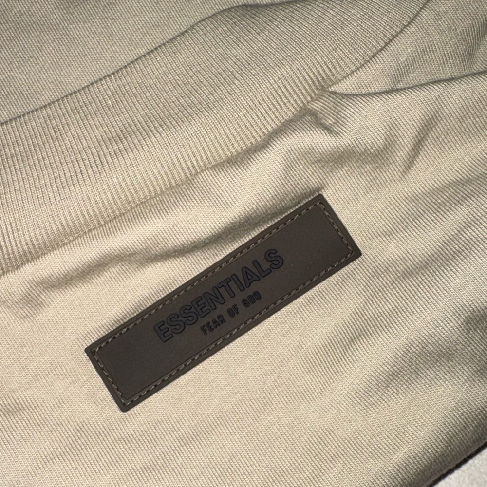 NWT Fear of God Essentials T-shirt XXL 2XL Tan Beige - Picture 4 of 6